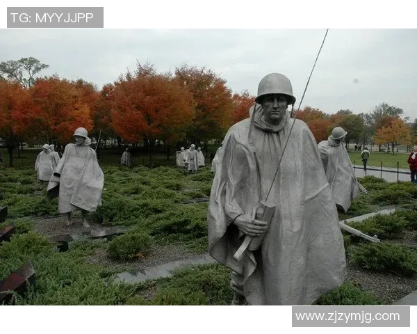 足球场上的背影无声诉说传奇 每一步都是荣耀与坚持的象征